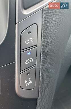 Внедорожник / Кроссовер Hyundai Santa FE 2013 в 