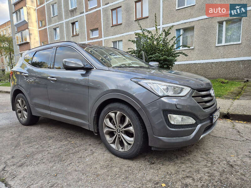 Позашляховик / Кросовер Hyundai Santa FE 2013 в Вараші