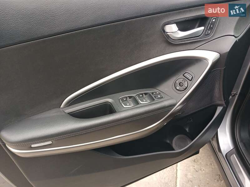 Позашляховик / Кросовер Hyundai Santa FE 2017 в Чорнобаї