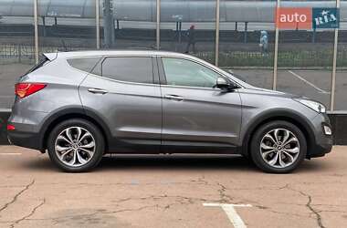 Внедорожник / Кроссовер Hyundai Santa FE 2015 в 