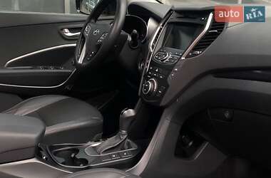 Внедорожник / Кроссовер Hyundai Santa FE 2015 в 