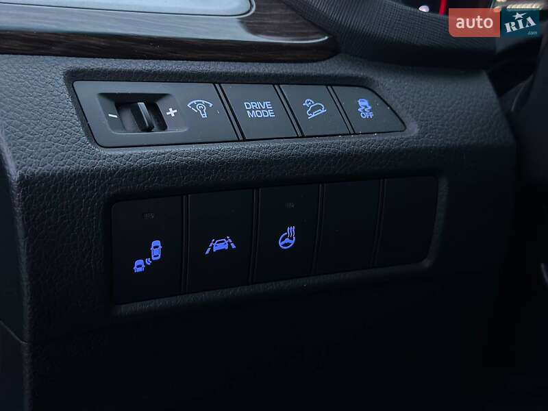 Позашляховик / Кросовер Hyundai Santa FE 2016 в Києві