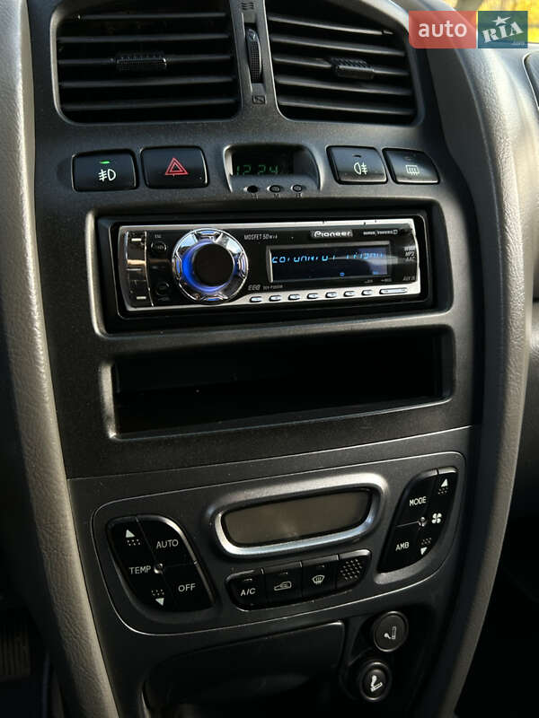 Внедорожник / Кроссовер Hyundai Santa FE 2005 в Николаеве