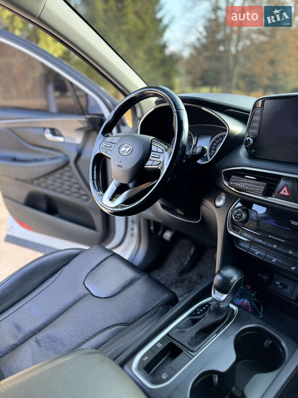 Внедорожник / Кроссовер Hyundai Santa FE 2019 в Краснограде