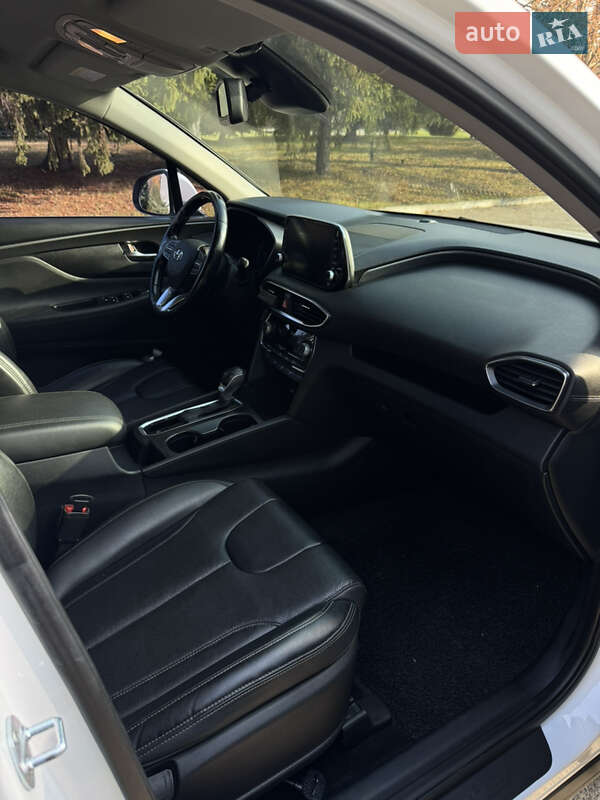 Внедорожник / Кроссовер Hyundai Santa FE 2019 в Краснограде