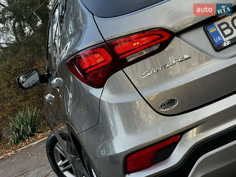Внедорожник / Кроссовер Hyundai Santa FE 2016 в Дрогобыче