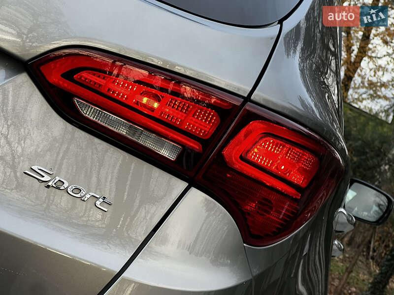 Внедорожник / Кроссовер Hyundai Santa FE 2016 в Дрогобыче