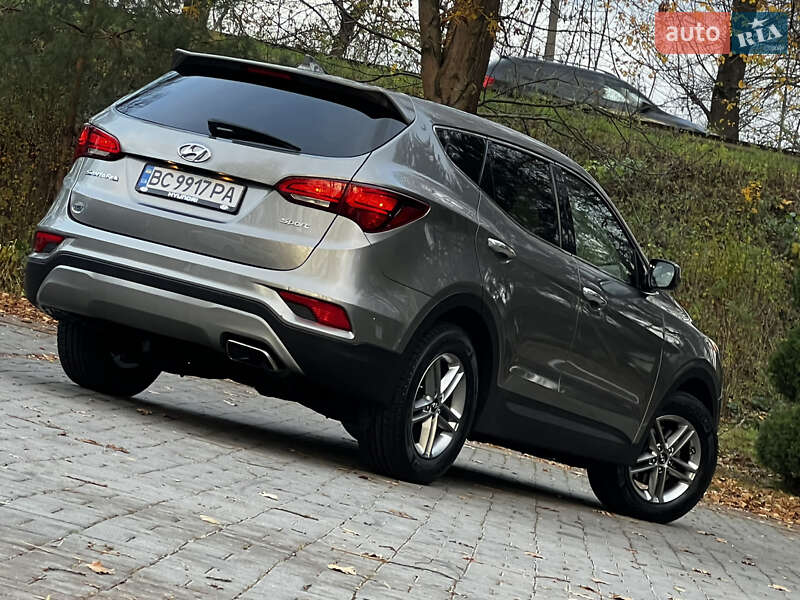 Внедорожник / Кроссовер Hyundai Santa FE 2016 в Дрогобыче
