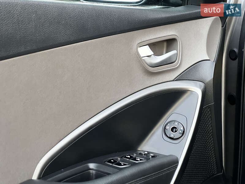 Внедорожник / Кроссовер Hyundai Santa FE 2016 в Дрогобыче