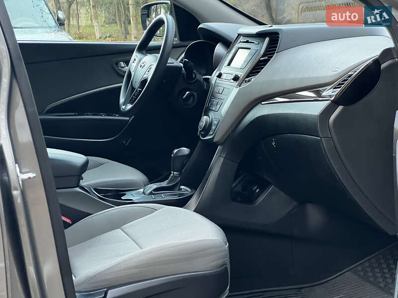 Внедорожник / Кроссовер Hyundai Santa FE 2016 в Дрогобыче