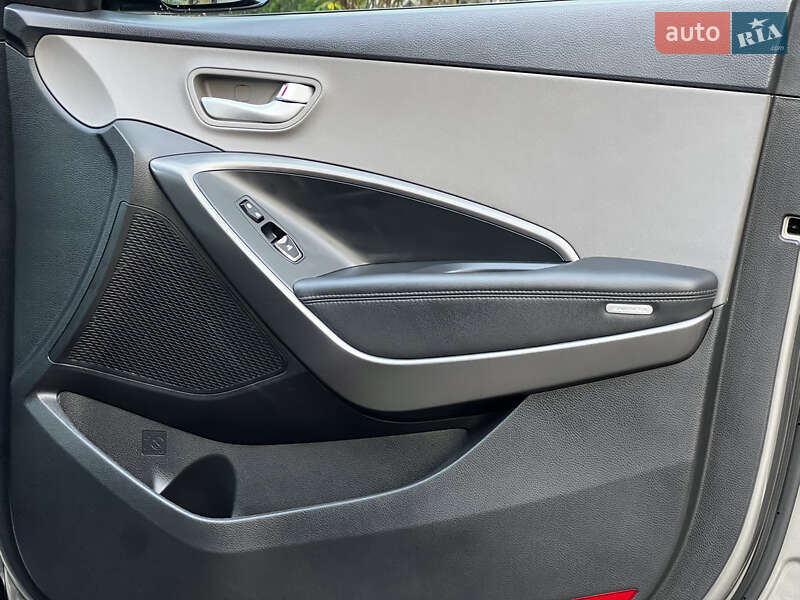 Внедорожник / Кроссовер Hyundai Santa FE 2016 в Дрогобыче