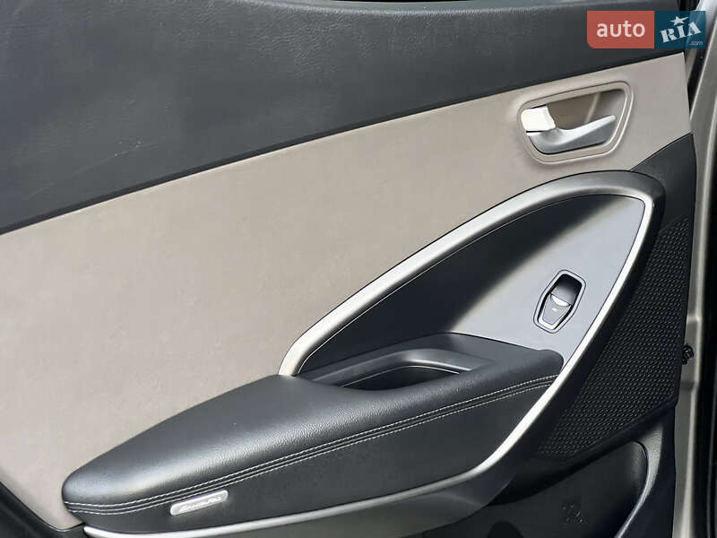 Внедорожник / Кроссовер Hyundai Santa FE 2016 в Дрогобыче