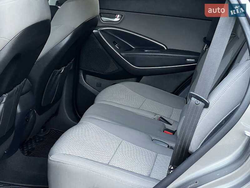 Внедорожник / Кроссовер Hyundai Santa FE 2016 в Дрогобыче