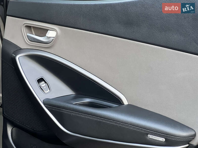 Внедорожник / Кроссовер Hyundai Santa FE 2016 в Дрогобыче