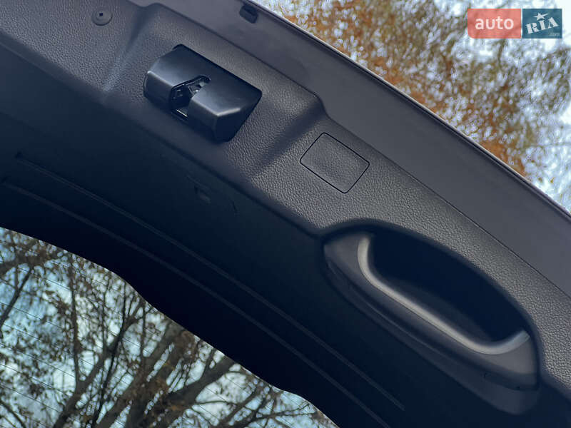 Внедорожник / Кроссовер Hyundai Santa FE 2016 в Дрогобыче