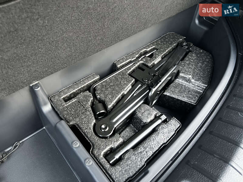 Внедорожник / Кроссовер Hyundai Santa FE 2016 в Дрогобыче