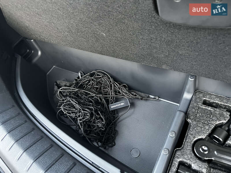 Внедорожник / Кроссовер Hyundai Santa FE 2016 в Дрогобыче