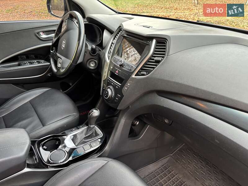 Внедорожник / Кроссовер Hyundai Santa FE 2016 в Киеве