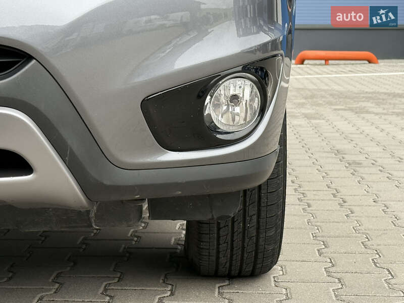 Внедорожник / Кроссовер Hyundai Santa FE 2012 в Ровно