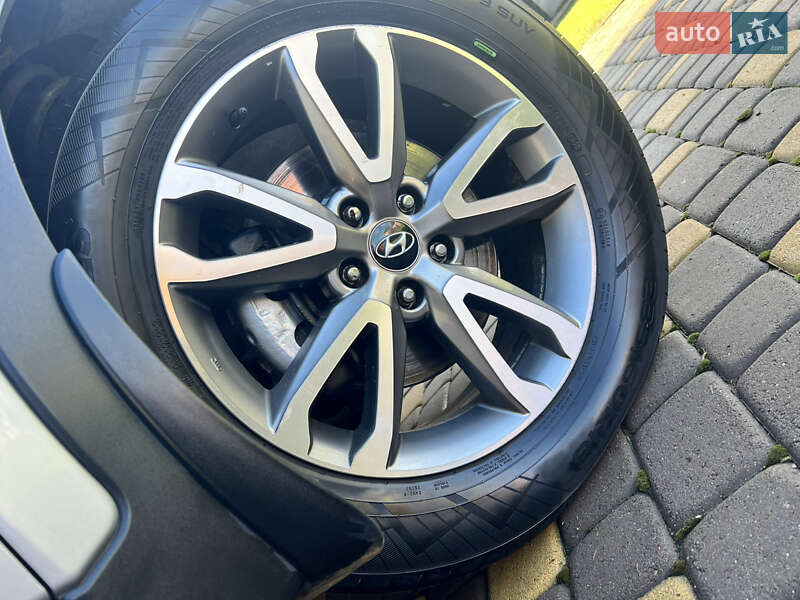 Внедорожник / Кроссовер Hyundai Santa FE 2013 в Ивано-Франковске