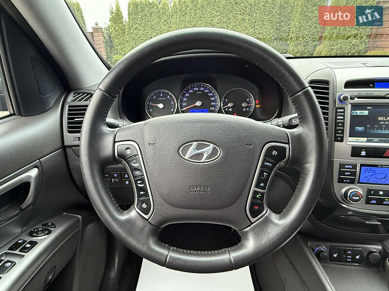 Внедорожник / Кроссовер Hyundai Santa FE 2012 в Ровно