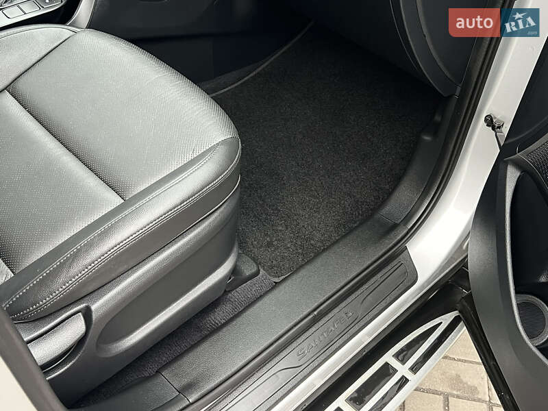 Внедорожник / Кроссовер Hyundai Santa FE 2015 в Черкассах