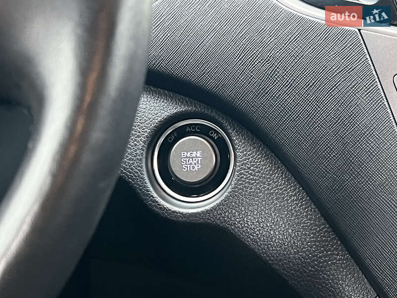 Внедорожник / Кроссовер Hyundai Santa FE 2015 в Черкассах