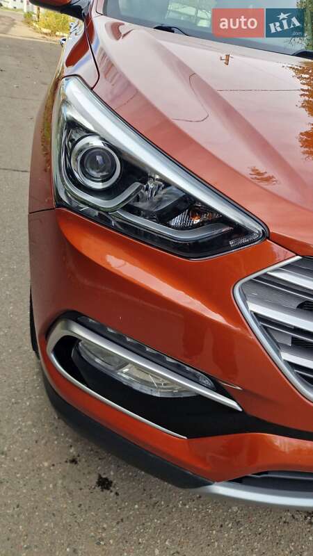 Позашляховик / Кросовер Hyundai Santa FE 2016 в Миколаєві