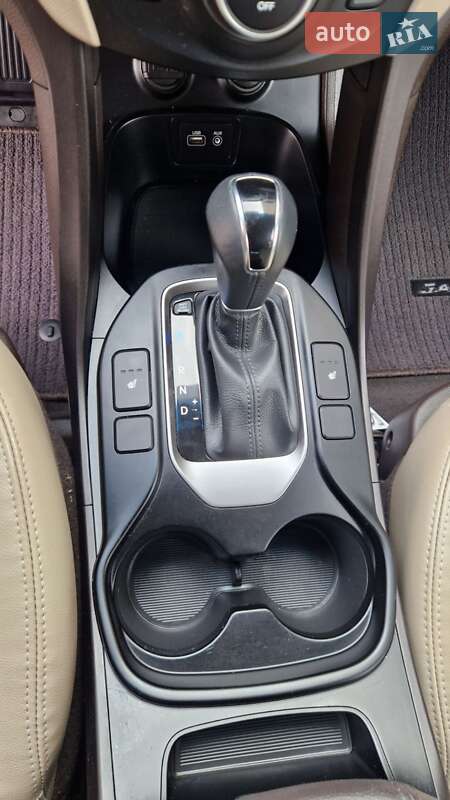 Позашляховик / Кросовер Hyundai Santa FE 2016 в Миколаєві