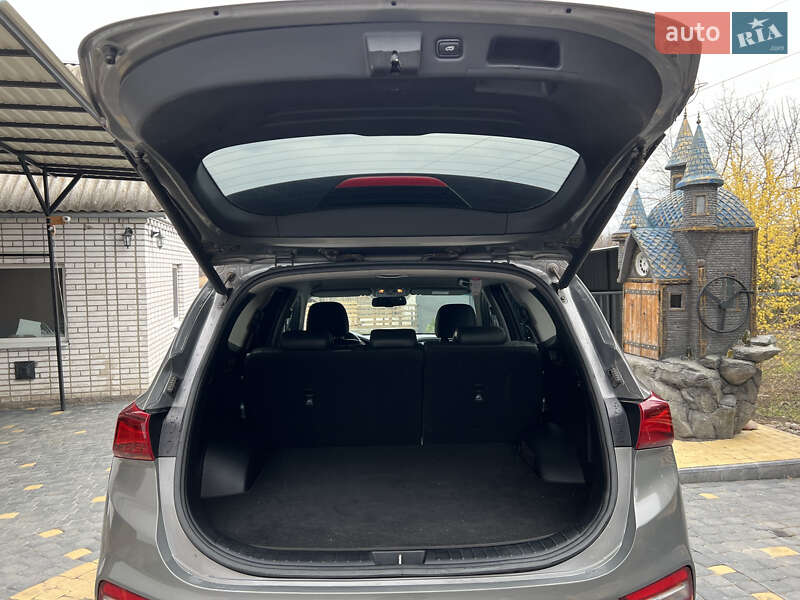 Внедорожник / Кроссовер Hyundai Santa FE 2019 в Виннице