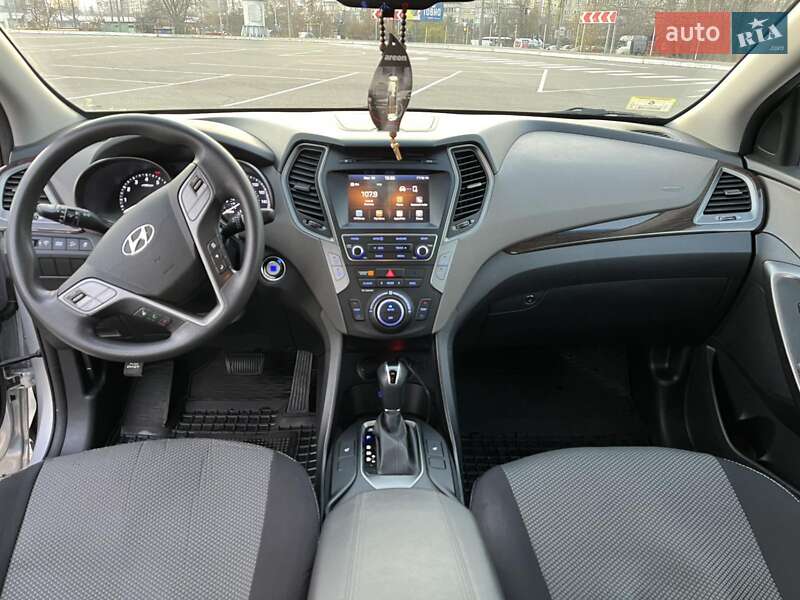 Внедорожник / Кроссовер Hyundai Santa FE 2017 в Киеве