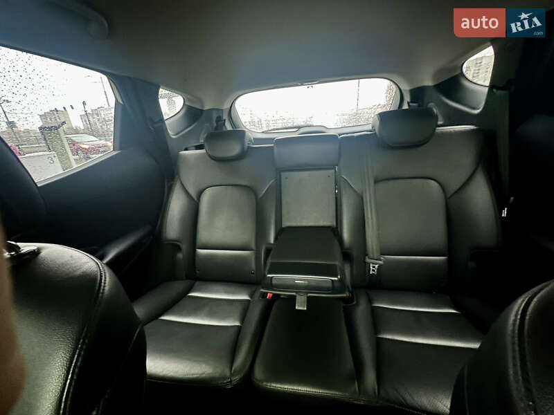 Внедорожник / Кроссовер Hyundai Santa FE 2012 в Киеве