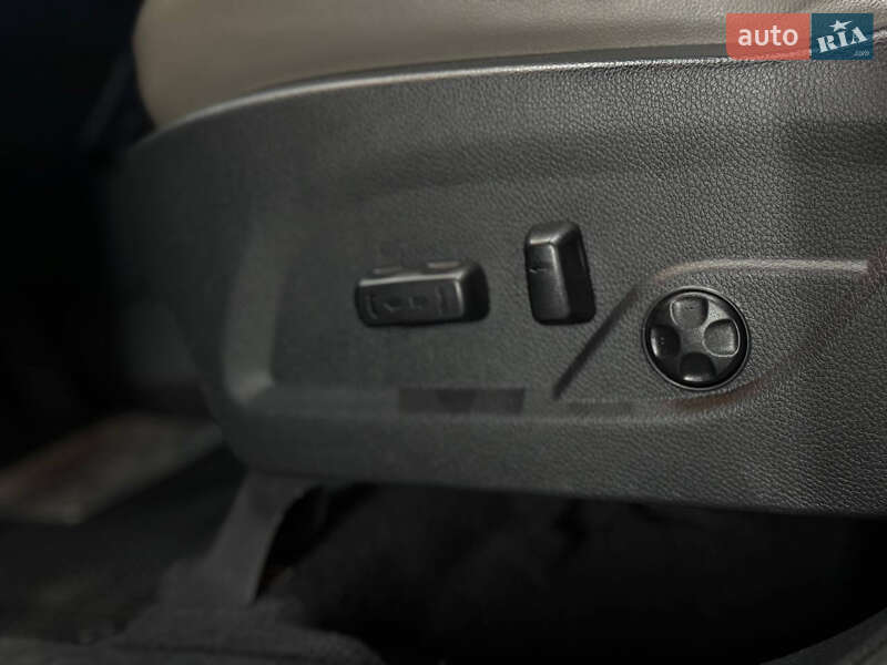 Внедорожник / Кроссовер Hyundai Santa FE 2015 в Днепре фото 35 Внедорожник / Кроссовер Hyundai Santa FE 2015 в Днепре