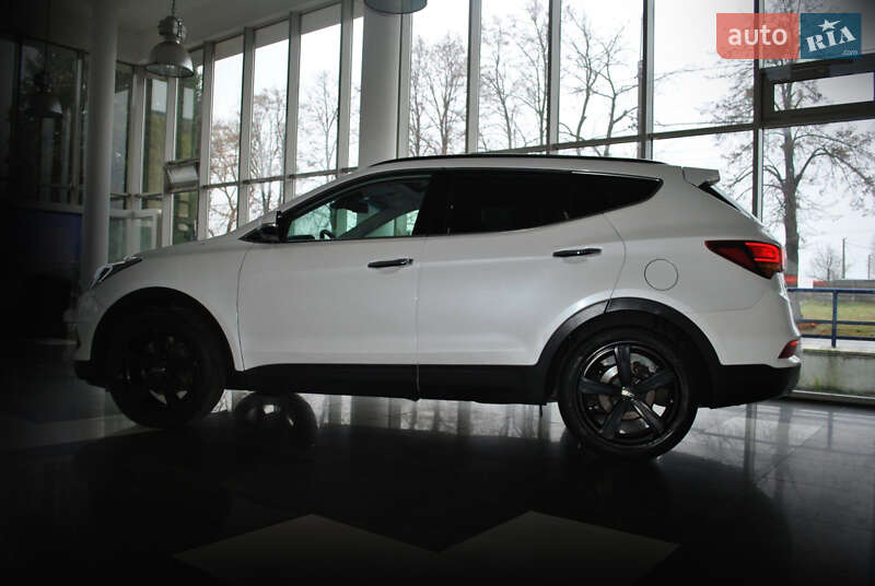 Внедорожник / Кроссовер Hyundai Santa FE 2017 в Ровно