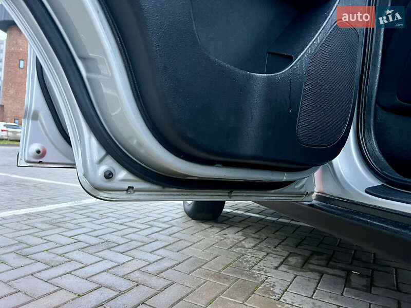 Внедорожник / Кроссовер Hyundai Santa FE 2006 в Житомире