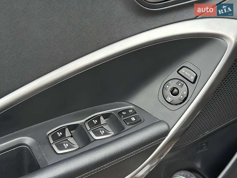 Позашляховик / Кросовер Hyundai Santa FE 2015 в Дніпрі