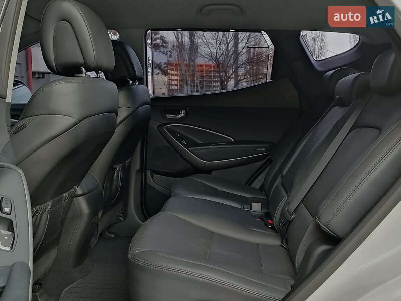 Внедорожник / Кроссовер Hyundai Santa FE 2016 в Киеве