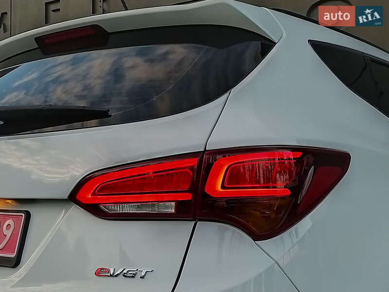 Внедорожник / Кроссовер Hyundai Santa FE 2016 в Киеве