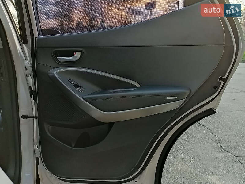 Внедорожник / Кроссовер Hyundai Santa FE 2016 в Киеве