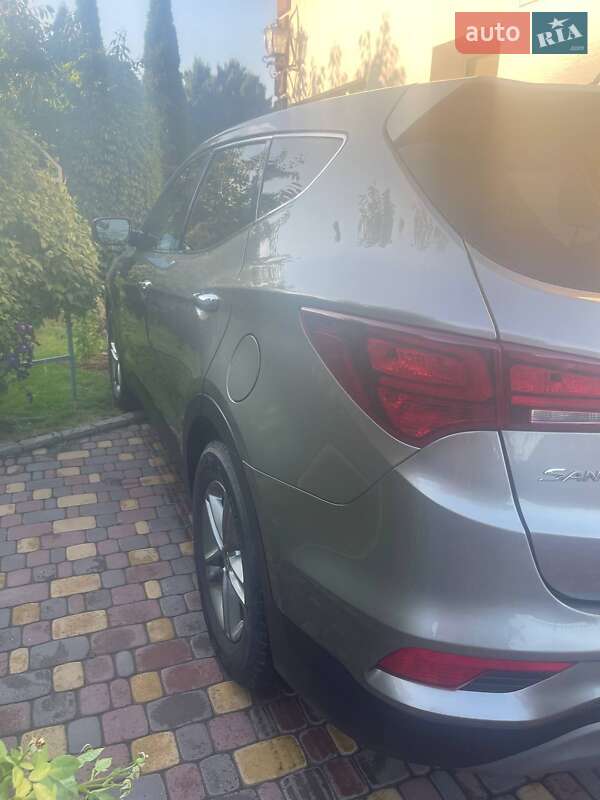 Внедорожник / Кроссовер Hyundai Santa FE 2017 в Киеве