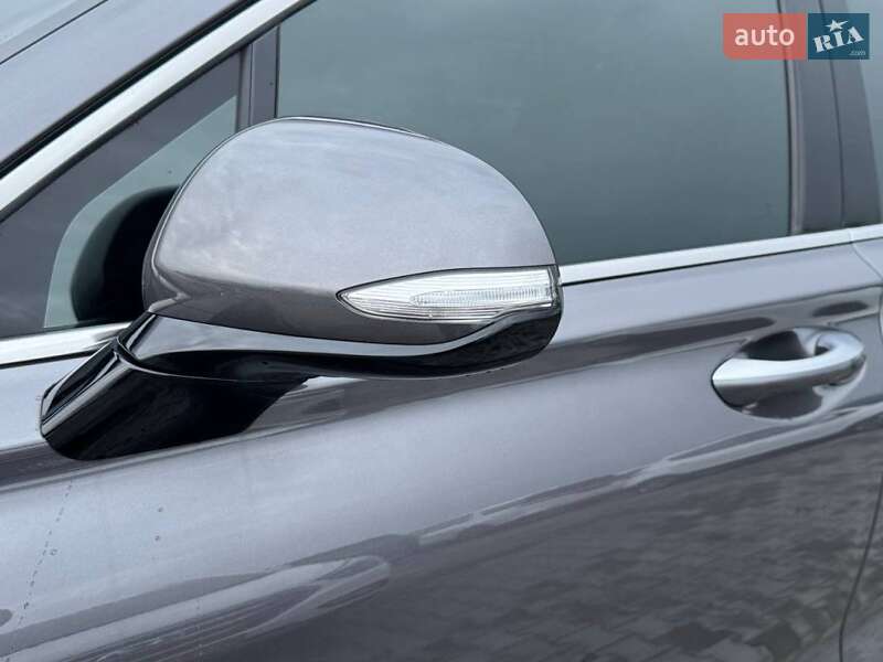 Внедорожник / Кроссовер Hyundai Santa FE 2018 в Киеве