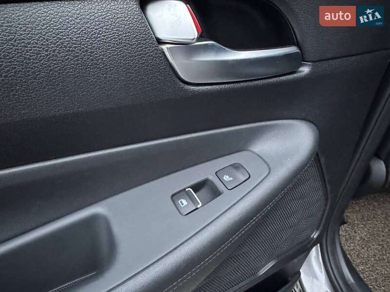 Внедорожник / Кроссовер Hyundai Santa FE 2018 в Киеве