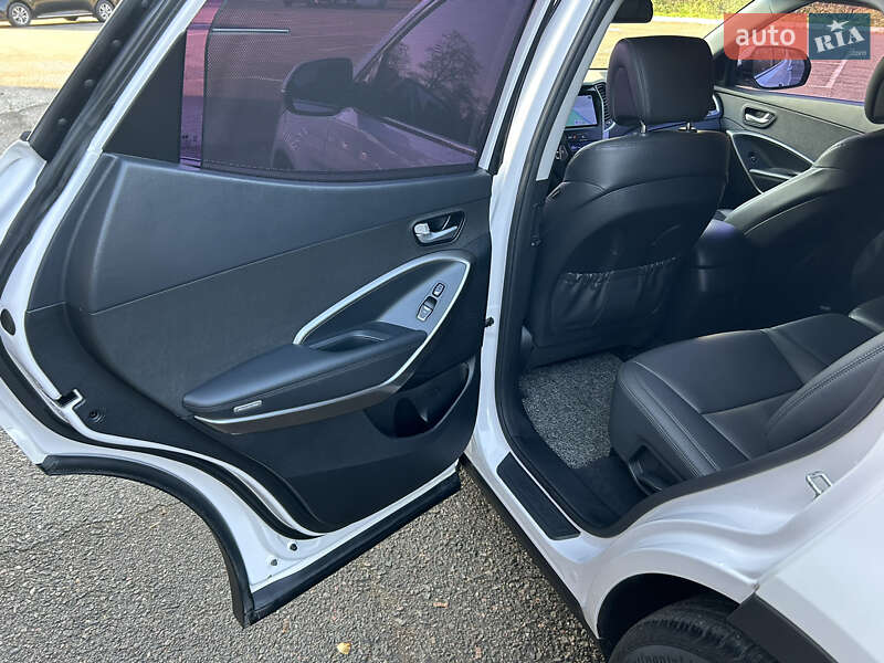 Внедорожник / Кроссовер Hyundai Santa FE 2015 в Дубно