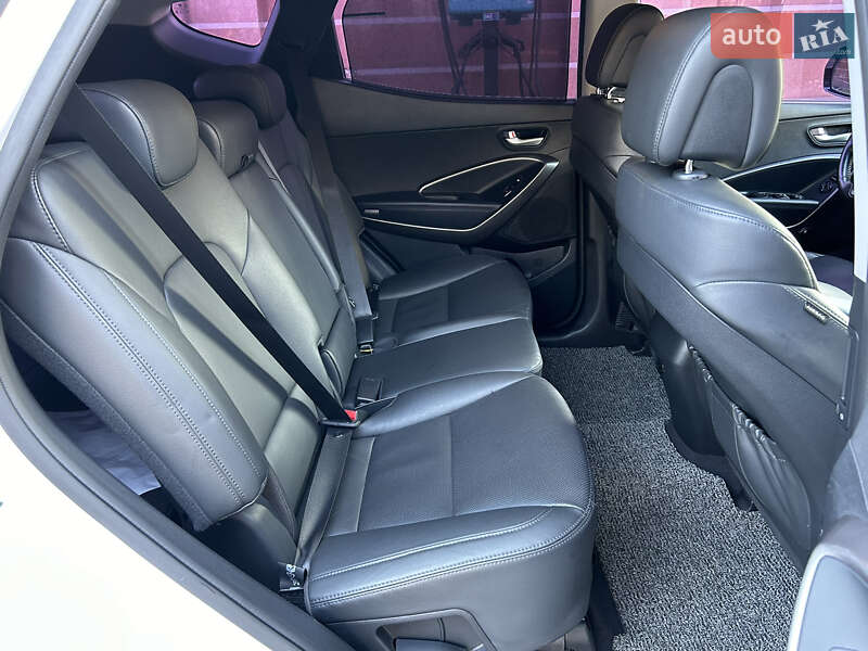 Внедорожник / Кроссовер Hyundai Santa FE 2015 в Дубно