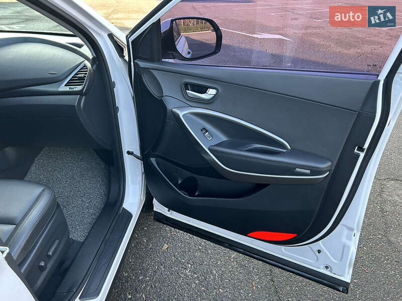 Внедорожник / Кроссовер Hyundai Santa FE 2015 в Дубно