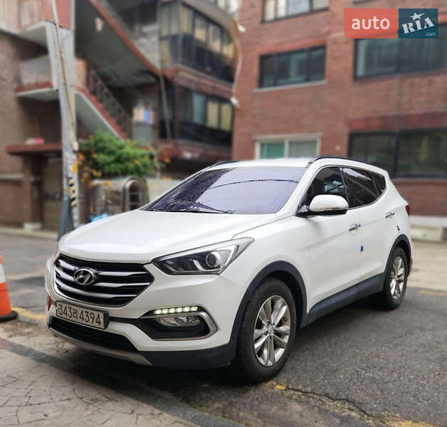 Внедорожник / Кроссовер Hyundai Santa FE 2015 в Дубно