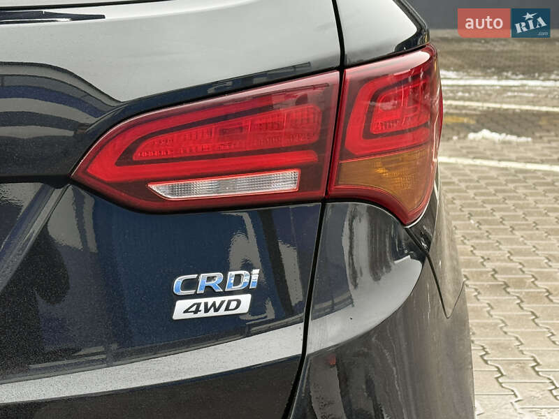 Внедорожник / Кроссовер Hyundai Santa FE 2016 в Ровно