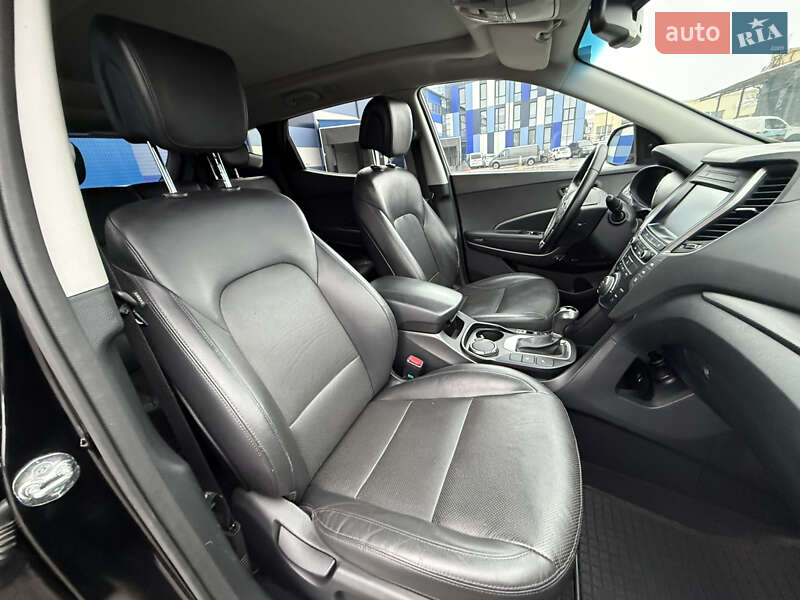 Внедорожник / Кроссовер Hyundai Santa FE 2016 в Ровно