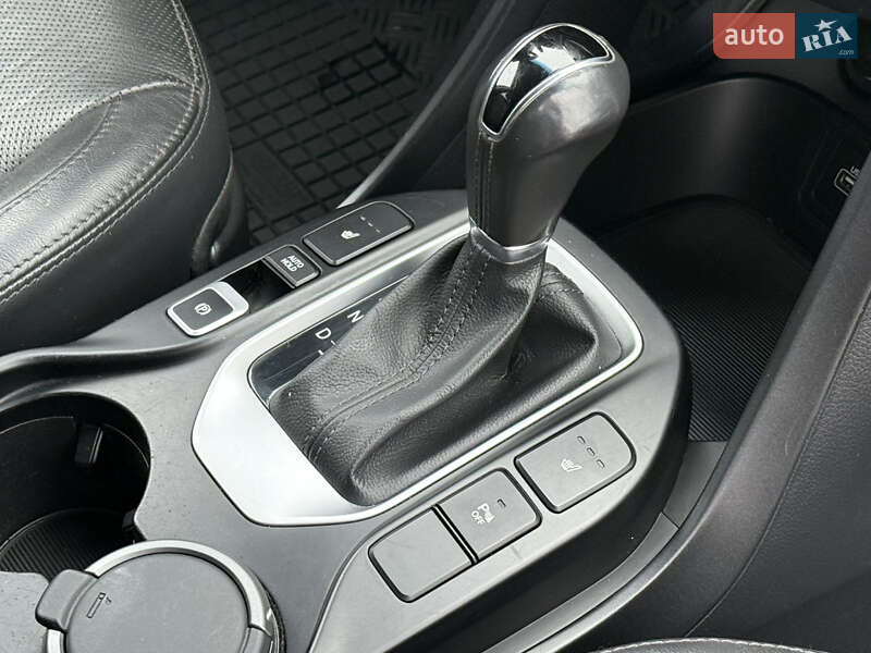 Внедорожник / Кроссовер Hyundai Santa FE 2016 в Ровно