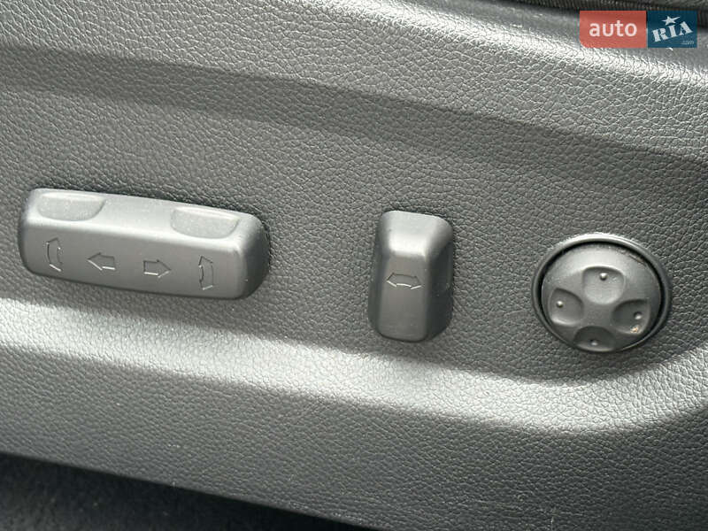 Внедорожник / Кроссовер Hyundai Santa FE 2016 в Ровно